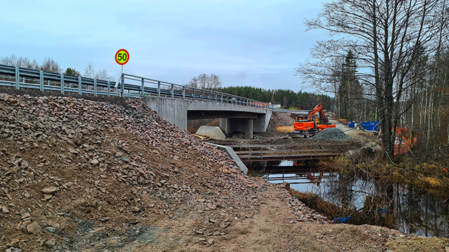 Åsebrua på fv. 359 da den ble åpnet 15. november