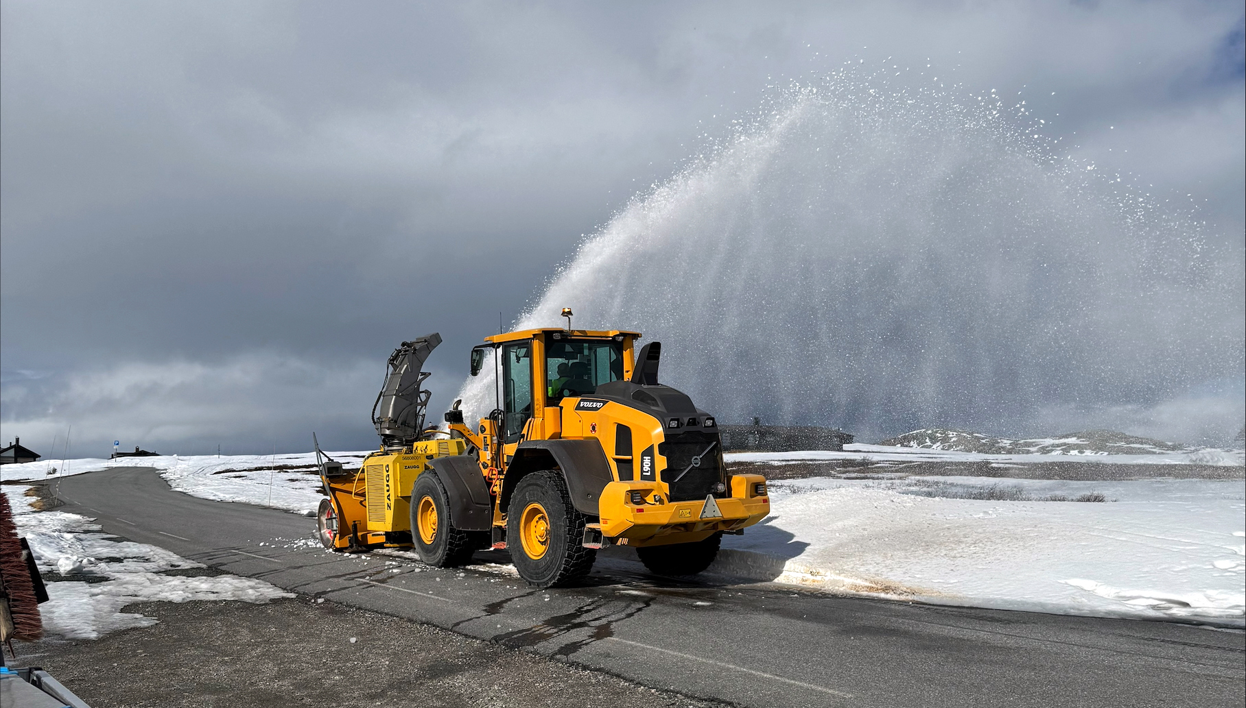 Fresing av snø på fjellovergang