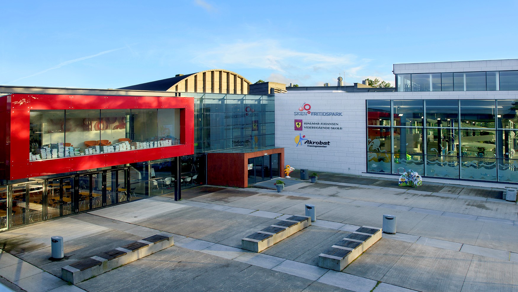 Skolens inngangsparti